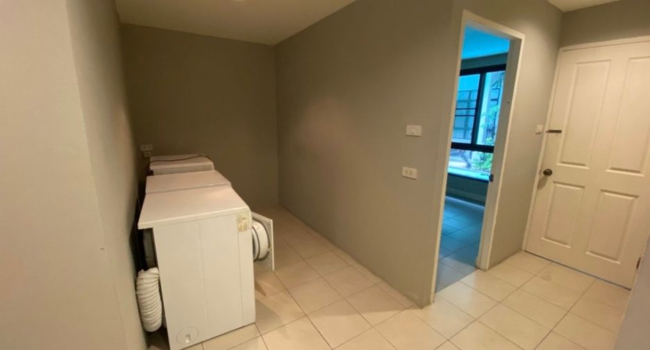 For rent 4 bedrooms townhouse in Khlong Toei, Bangkok