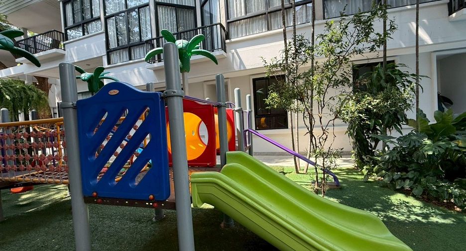 For rent 4 bedrooms townhouse in Khlong Toei, Bangkok