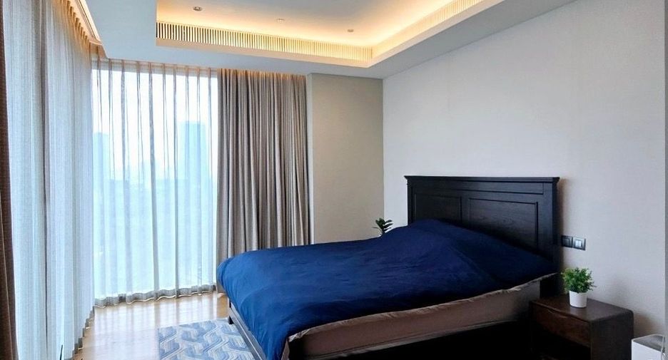 For rent 2 bedrooms condo in Pathum Wan, Bangkok