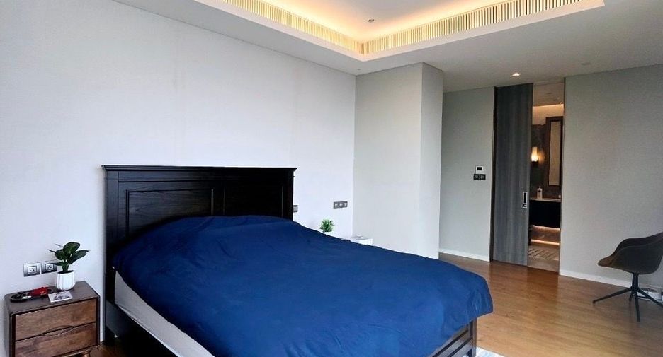 For rent 2 bedrooms condo in Pathum Wan, Bangkok