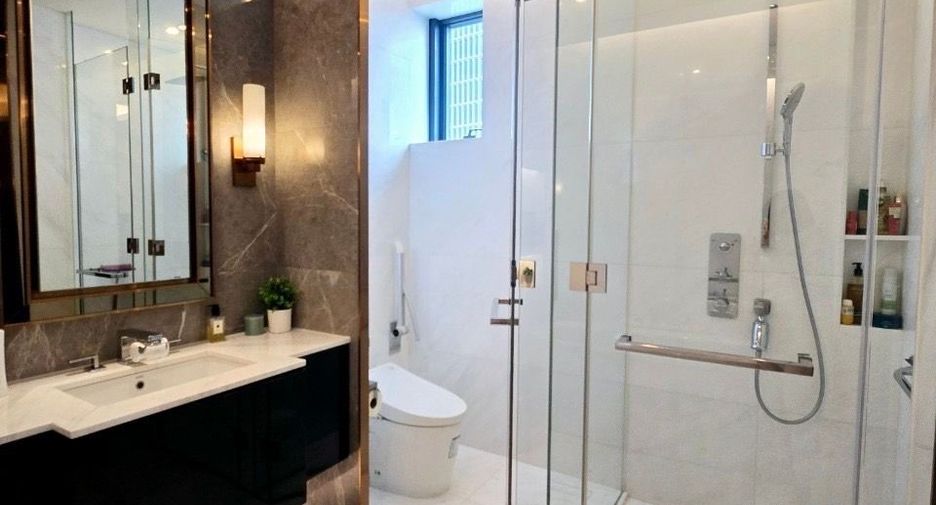 For rent 2 bedrooms condo in Pathum Wan, Bangkok