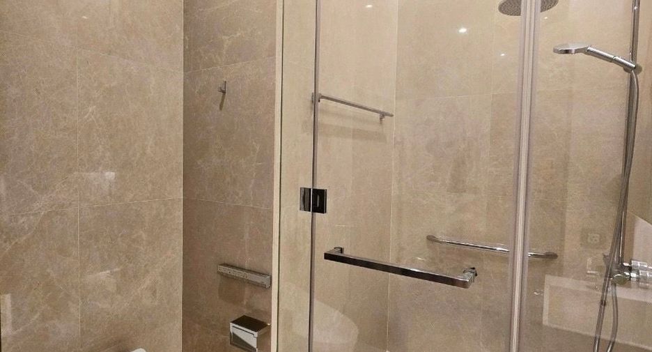 For rent 2 bedrooms condo in Pathum Wan, Bangkok