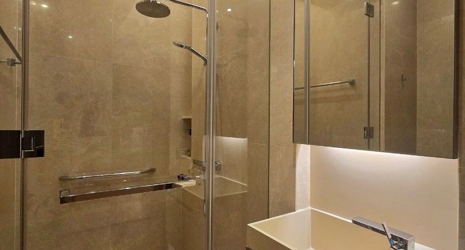 For rent 2 bedrooms condo in Pathum Wan, Bangkok