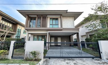 For rent 4 bedrooms house in Bang Kapi, Bangkok