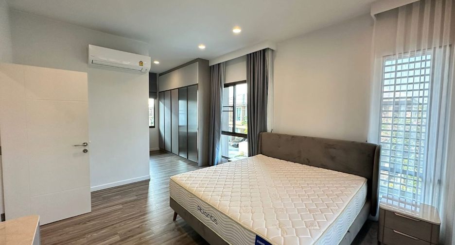 For rent 4 bedrooms house in Bang Kapi, Bangkok