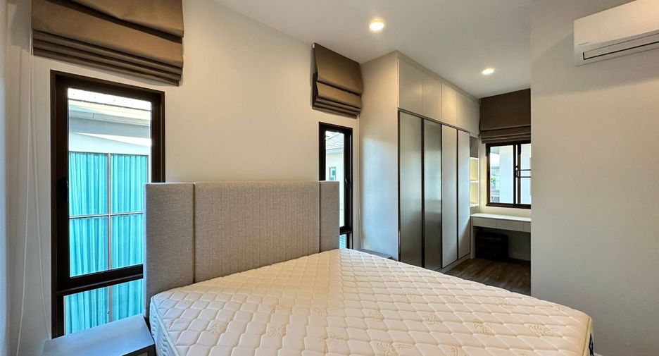For rent 4 bedrooms house in Bang Kapi, Bangkok