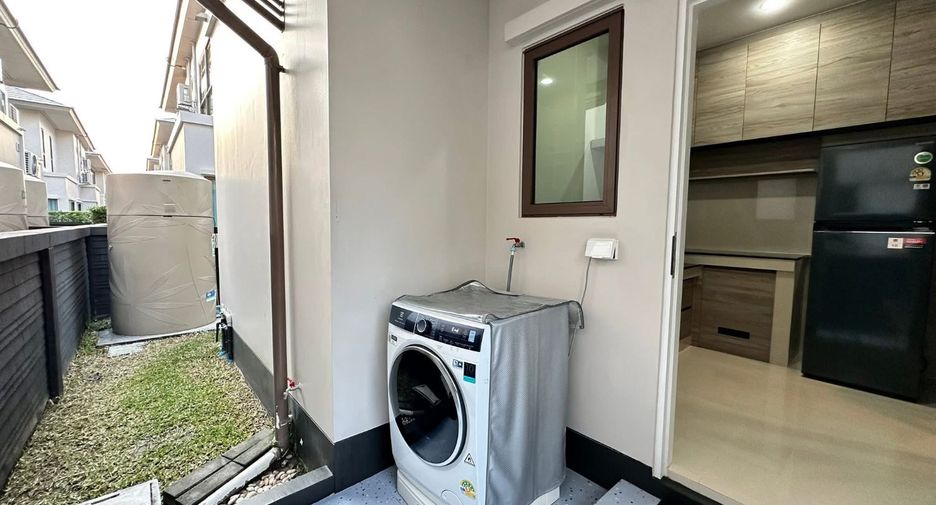 For rent 4 bedrooms house in Bang Kapi, Bangkok