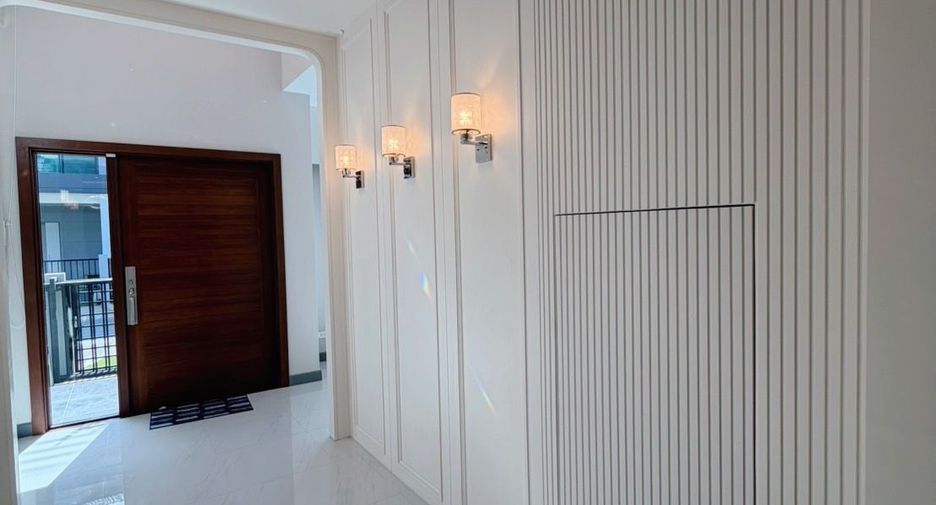 Casa en alquiler y en venta de 5 habitaciones en Bang Phli, Samut Prakan