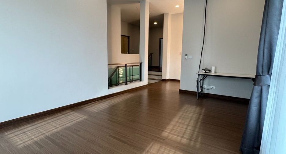 Casa en alquiler y en venta de 5 habitaciones en Bang Phli, Samut Prakan