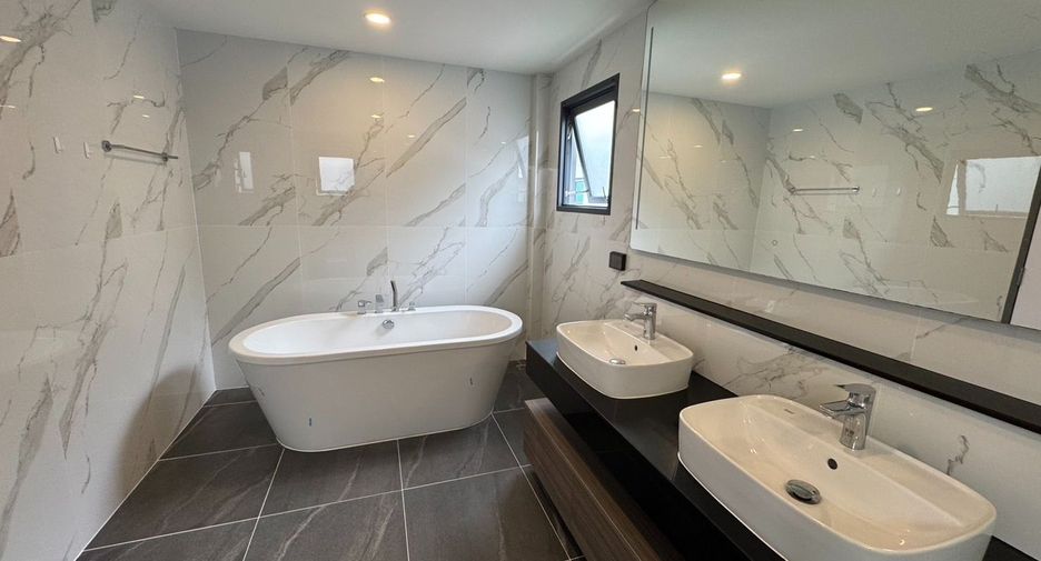 Casa en alquiler y en venta de 5 habitaciones en Bang Phli, Samut Prakan