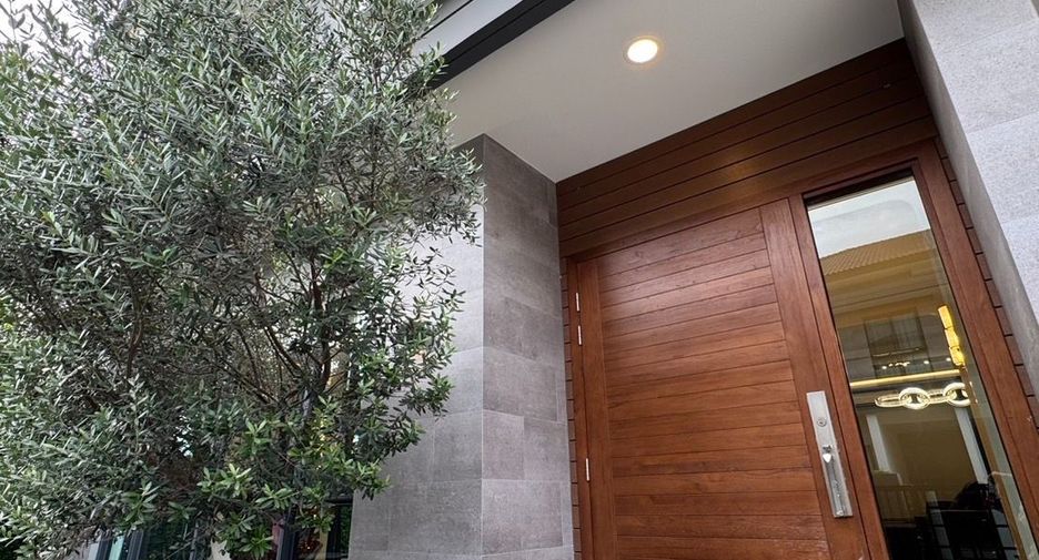 Casa en alquiler y en venta de 5 habitaciones en Bang Phli, Samut Prakan