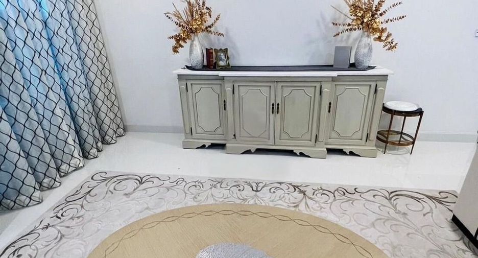 Haus zur Miete und zum Kauf mit 4 Zimmer in Saphan Sung, Bangkok
