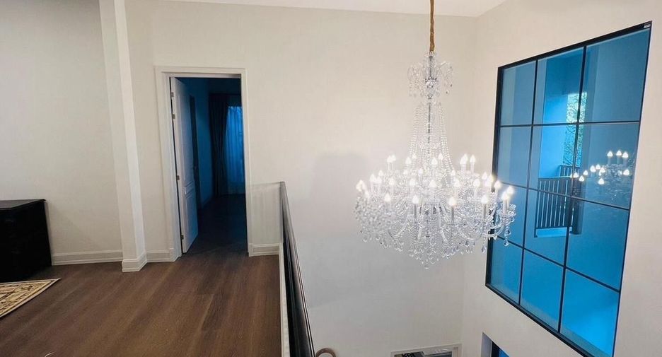 Haus zur Miete und zum Kauf mit 4 Zimmer in Saphan Sung, Bangkok