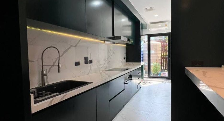 For rent 5 bedrooms house in Suan Luang, Bangkok
