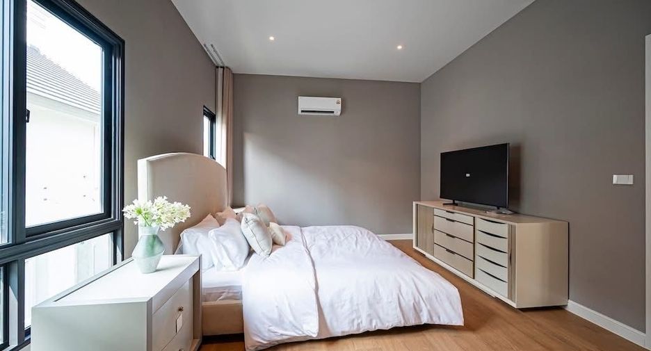 Haus zur Miete mit 4 Zimmer in Saphan Sung, Bangkok