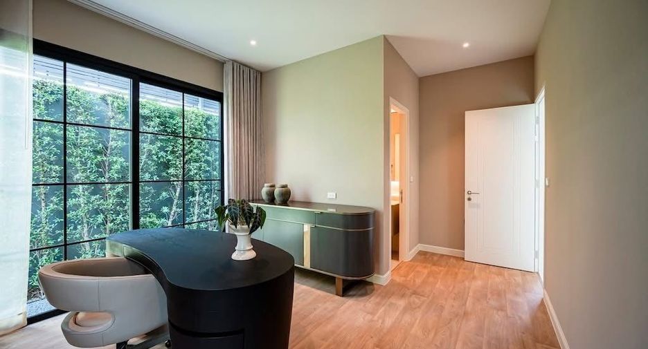 Haus zur Miete mit 4 Zimmer in Saphan Sung, Bangkok