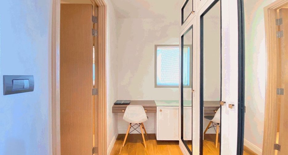 For rent 3 bedrooms condo in Khlong San, Bangkok
