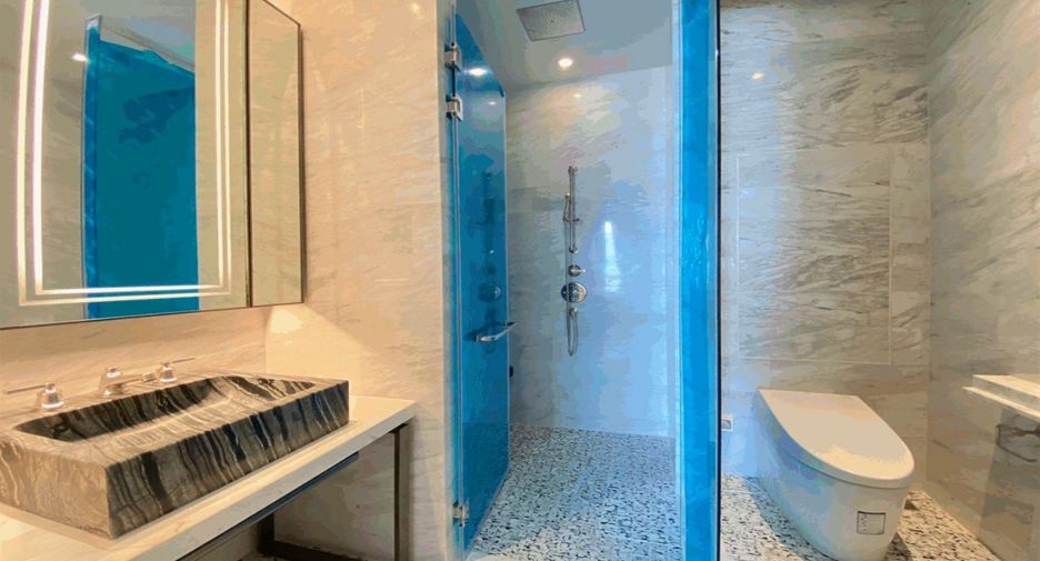 For rent 2 bedrooms condo in Khlong San, Bangkok