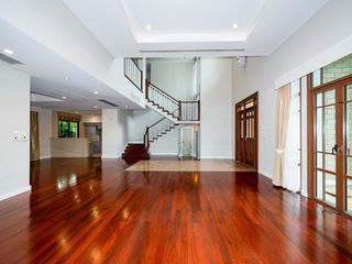ให้เช่า 4 ห้องนอน บ้านเดี่ยว ใน วัฒนา, กรุงเทพฯ