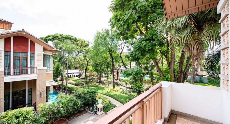 For rent 4 bedrooms house in Watthana, Bangkok