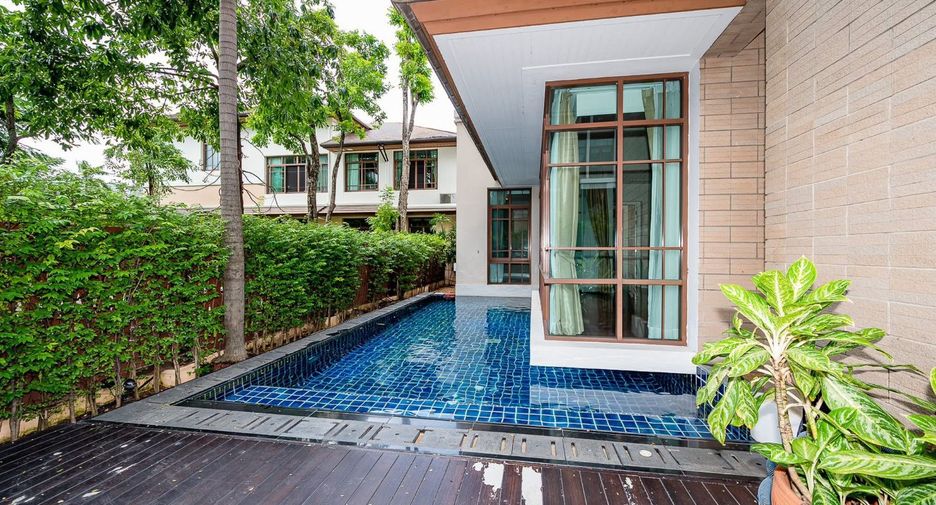 For rent 4 bedrooms house in Watthana, Bangkok