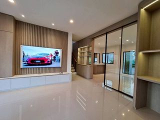 Casa en alquiler y en venta de 4 habitaciones en Bang Phli, Samut Prakan