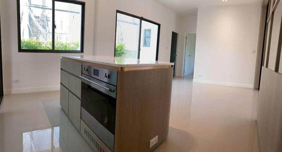 For rent and for sale 4 bedrooms house in Bang Phli, Samut Prakan