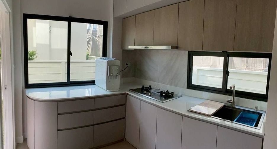 For rent and for sale 4 bedrooms house in Bang Phli, Samut Prakan