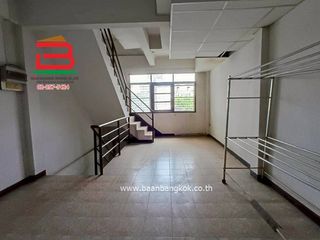 For sale 3 ベッドルーム retail Space in Lat Phrao, Bangkok