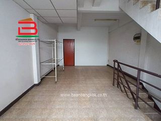 For sale 3 ベッドルーム retail Space in Lat Phrao, Bangkok
