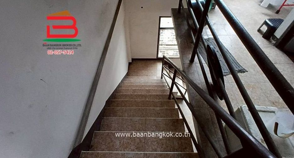 For sale 3 bedrooms retail Space in Lat Phrao, Bangkok