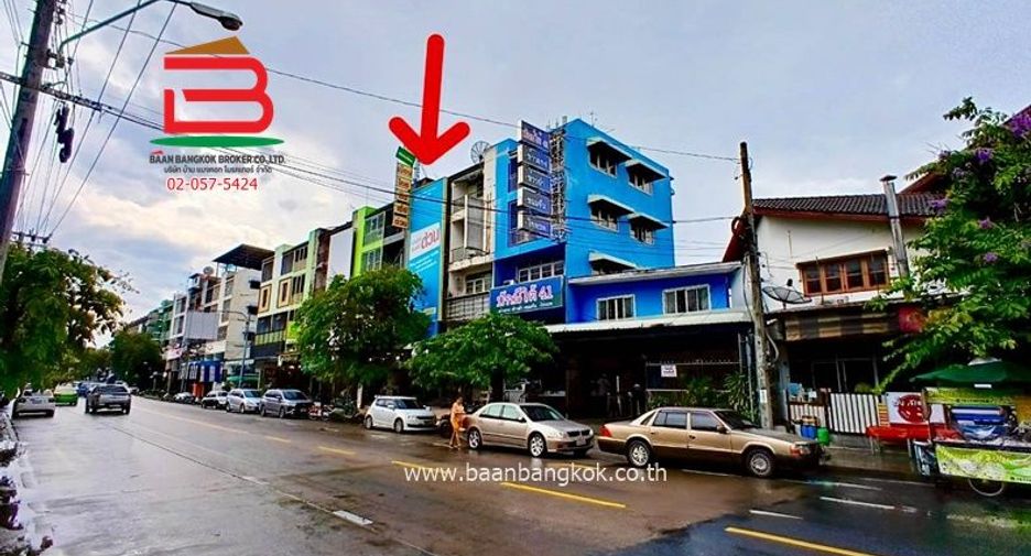 For sale 3 bedrooms retail Space in Lat Phrao, Bangkok