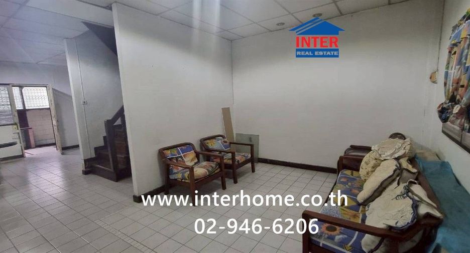 For sale 3 bedrooms townhouse in Huai Khwang, Bangkok