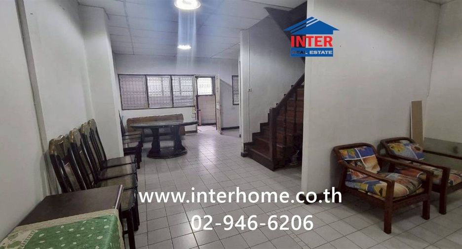 For sale 3 bedrooms townhouse in Huai Khwang, Bangkok