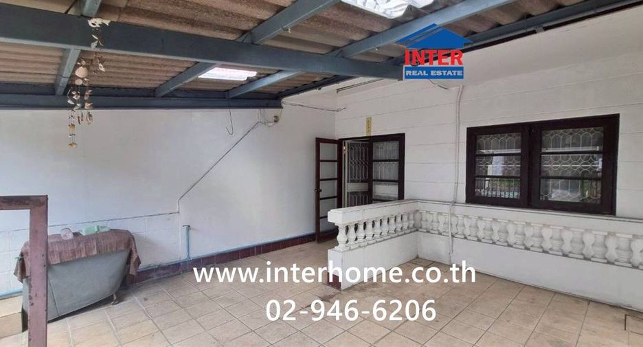 For sale 3 bedrooms townhouse in Huai Khwang, Bangkok