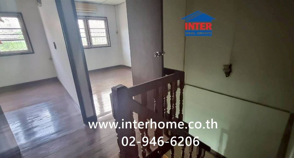 For sale 3 bedrooms townhouse in Huai Khwang, Bangkok