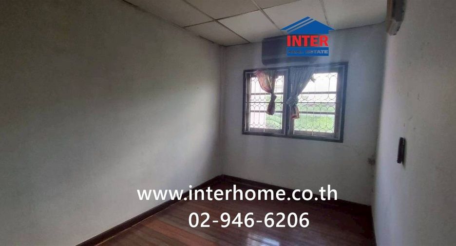 For sale 3 bedrooms townhouse in Huai Khwang, Bangkok