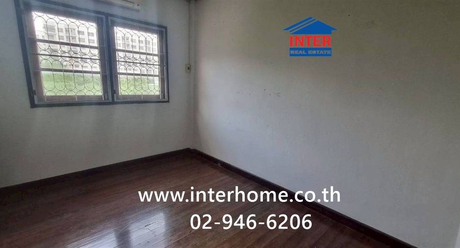 For sale 3 bedrooms townhouse in Huai Khwang, Bangkok
