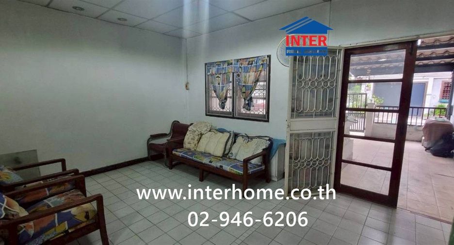 For sale 3 bedrooms townhouse in Huai Khwang, Bangkok