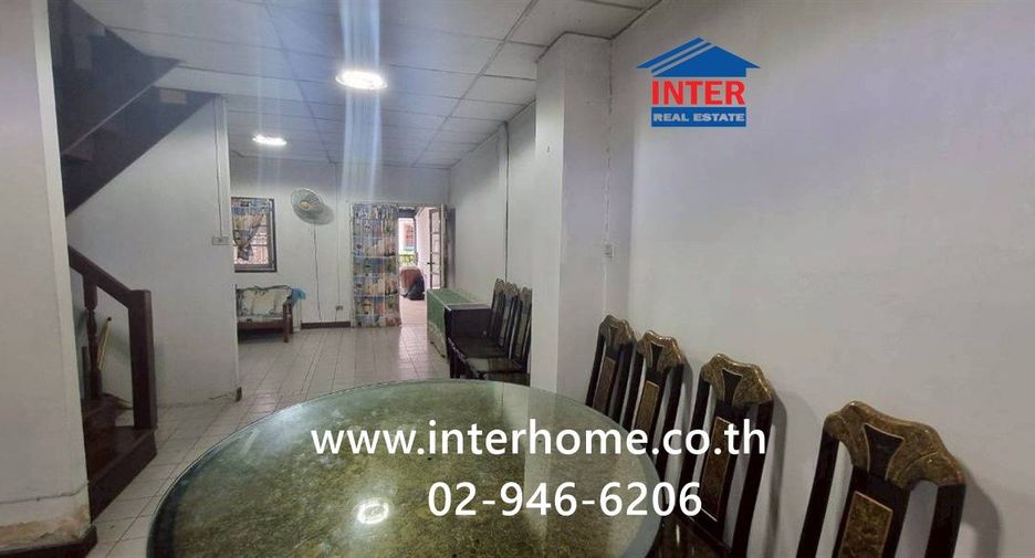 For sale 3 bedrooms townhouse in Huai Khwang, Bangkok