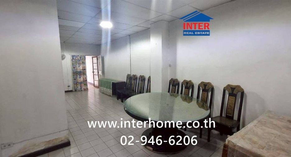 For sale 3 bedrooms townhouse in Huai Khwang, Bangkok