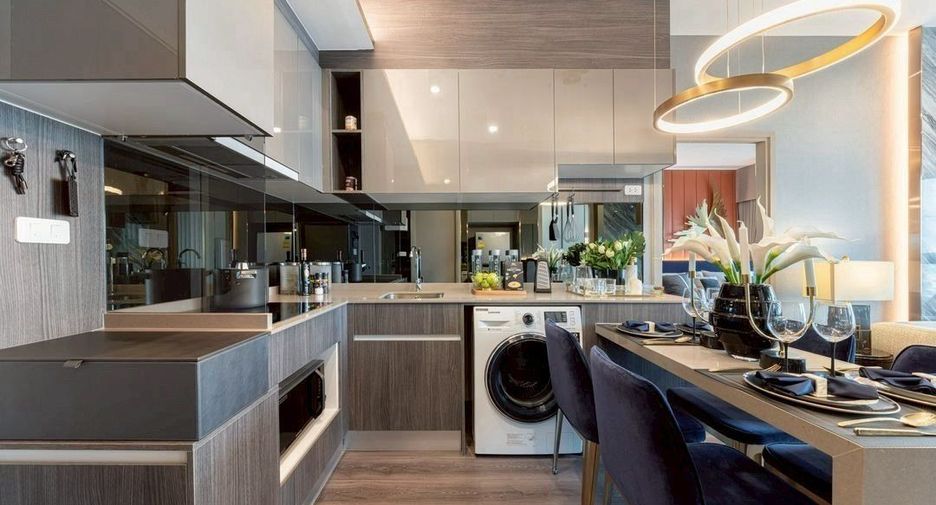 For sale 2 bedrooms condo in Huai Khwang, Bangkok
