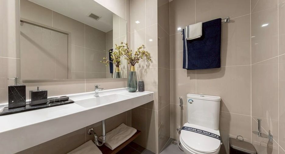 For sale 2 bedrooms condo in Huai Khwang, Bangkok