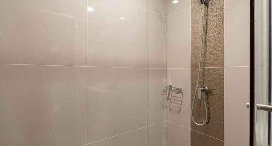 For sale 2 bedrooms condo in Huai Khwang, Bangkok