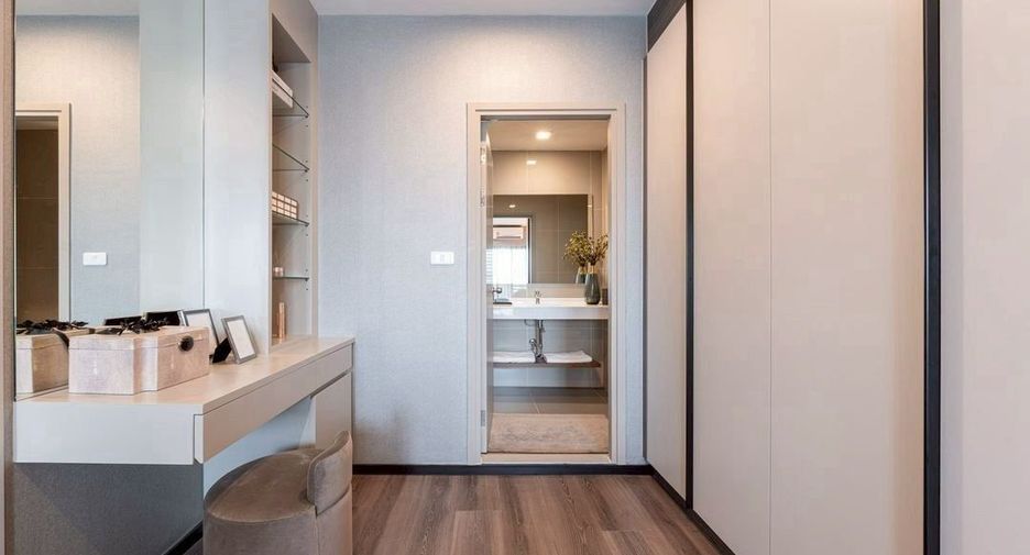 For sale 2 bedrooms condo in Huai Khwang, Bangkok
