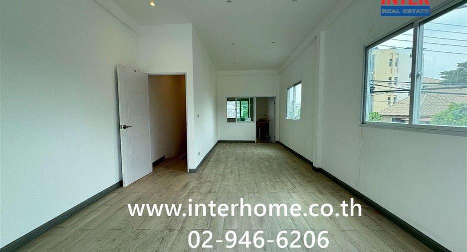 For sale 1 bed townhouse in Huai Khwang, Bangkok