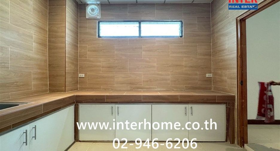 For sale 1 bed townhouse in Huai Khwang, Bangkok
