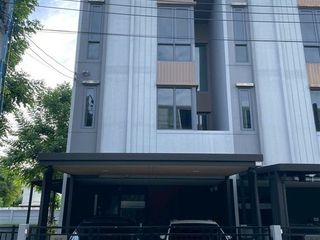 Casa adosada en venta de 3 habitaciones en Thung Khru, Bangkok