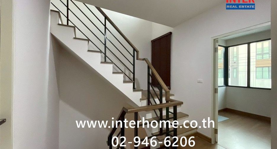 Casa adosada en venta de 3 habitaciones en Thung Khru, Bangkok