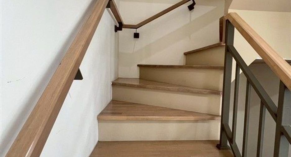 For sale 4 bedrooms townhouse in Bang Khun Thian, Bangkok